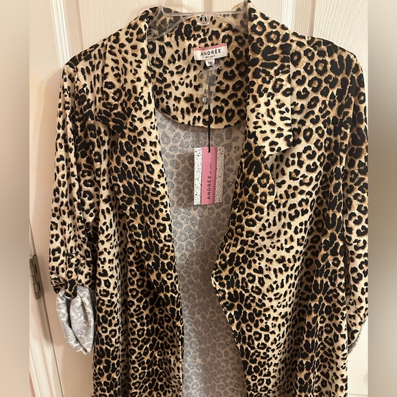 Stylish leopard/cheetah print blazer - Picture 2 of 3